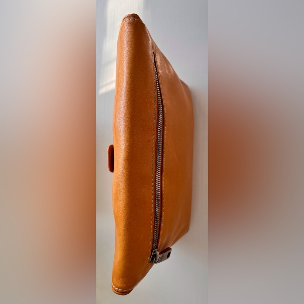 Marc Jacobs Caramel Leather Clutch bag with Silver Metal Hardware - Picture 8 of 14
